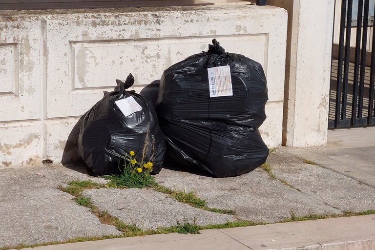 buste nere rifiuti