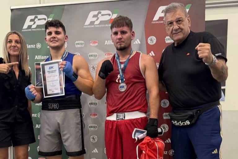 Campione di pugilato jfif