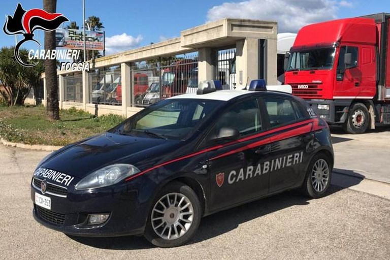 Carabinieri all'autodemolizione All Truck