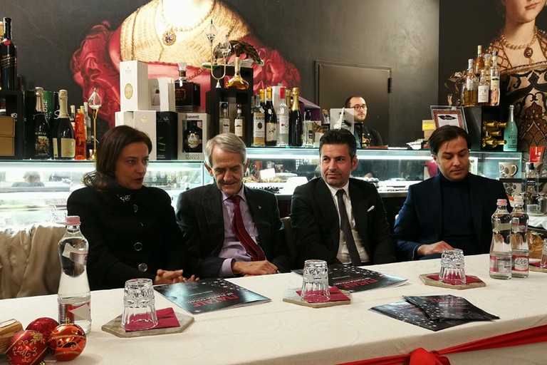 Cerignola Il Natale In Piazza Duomo E La Sette Sfoglie Ieri Evento Stampa Alla Cioccolateria Bramo Foto