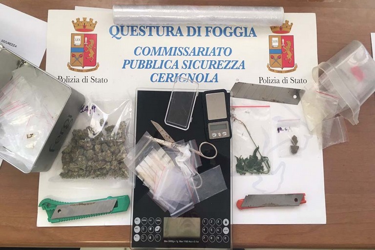 Droga e denaro sequestrato