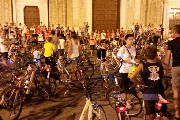 Biciclettata sotto le stelle