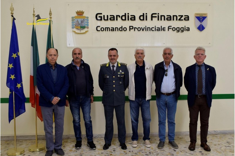 Incontro Comandante Loperfido presidente ANFI Cerignola Guardia di Finanza