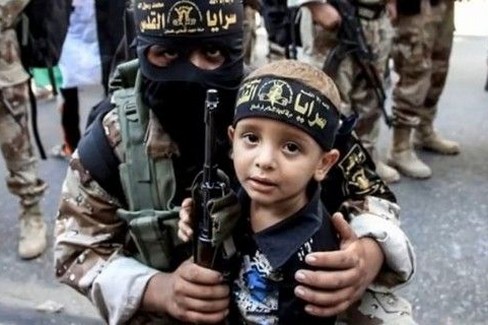 Isis bambini addestrati a morire