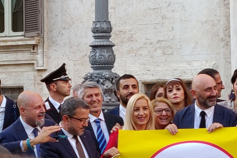 M5S esulta dopo l'approvazione alla Camera