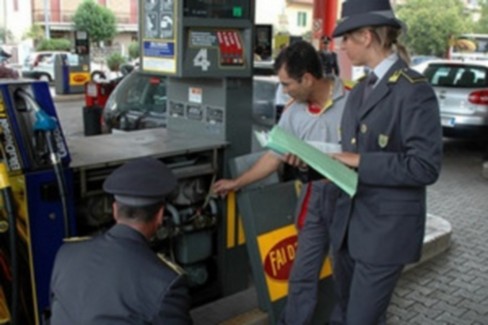 mfront guardia di finanza benzina