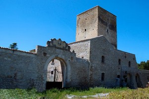 Torre Alemanna e Cantine della Cooperativa Borgo Libertà