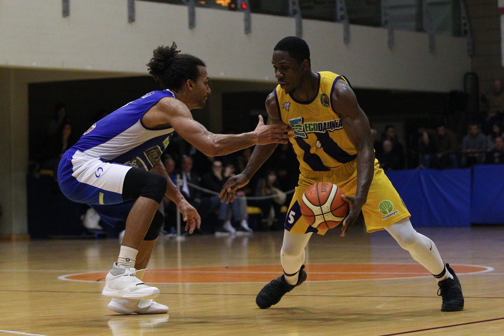 OLIMPICA BASKET CERIGNOLA VS BASKET FRANCAVILLA. <span>Foto Vito Monopoli</span>