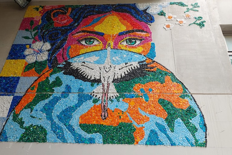Cerignola, inaugurato il nuovo murale realizzato con tappi di plastica