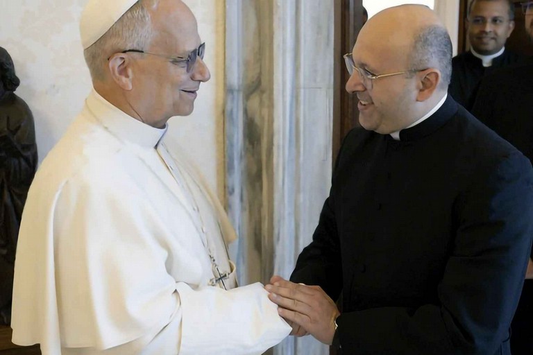 Papa Leone XIV con don Gianluca Casanova
