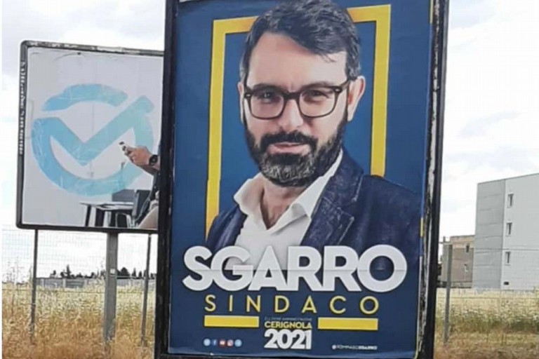 Manifesti Tommaso Sgarro candidato sindaco