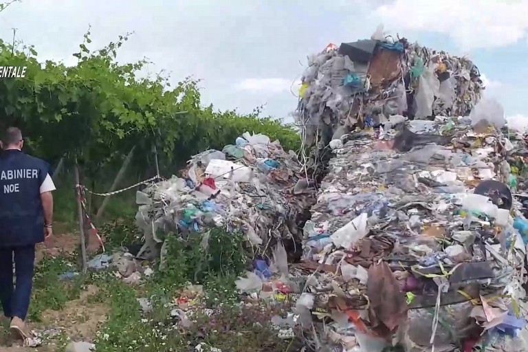 Traffico illecito di rifiuti - Carabinieri Noe