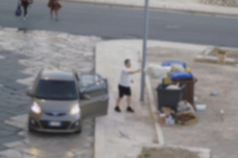 Abbandono rifiuti, 81 sanzioni a Cerignola