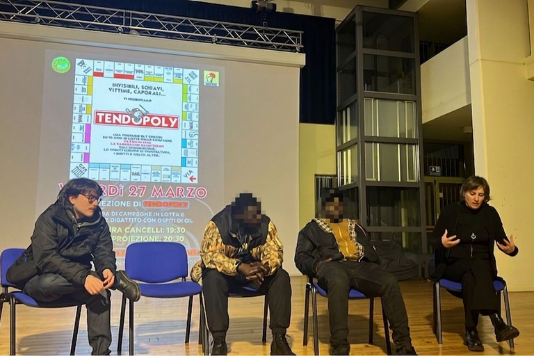 Lavoro nero e accoglienza: a Cerignola il dibattito dopo “Tendopoly”