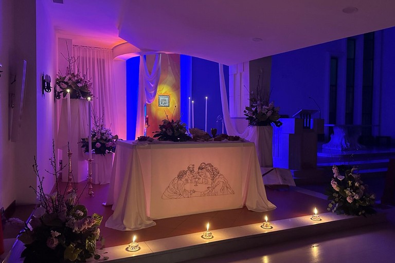 Cerignola, maltempo e tradizione: i fedeli non rinunciano ai Sepolcri - LE FOTO