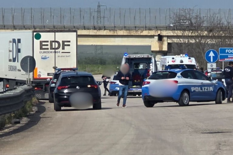 Scontro sulla SP2 (ex SP231) tra camion e auto della Polizia